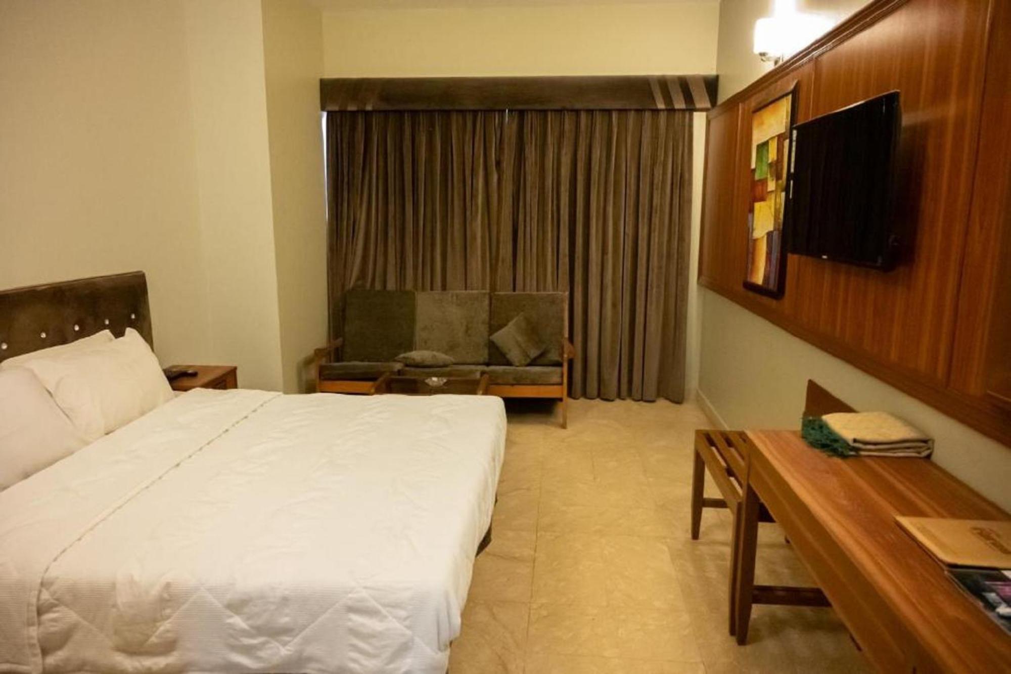 Faran Hotel カラチ エクステリア 写真