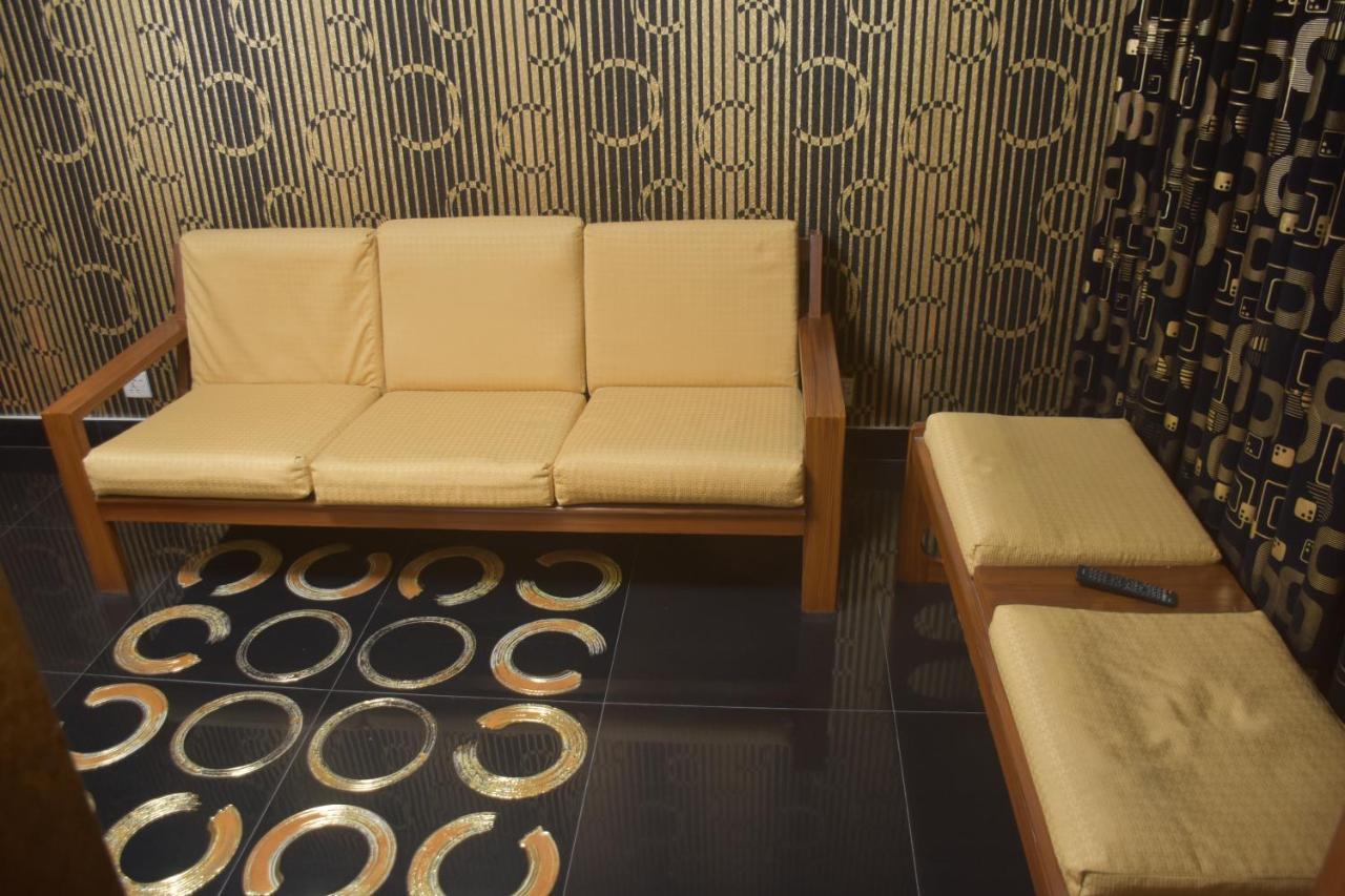 Faran Hotel カラチ エクステリア 写真